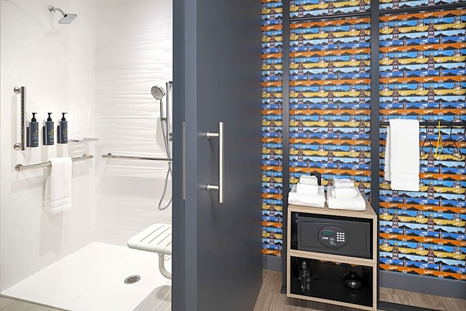 Aloft Kansas City Country Club Plaza