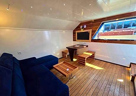 Deluxe Suite with Spa Bath