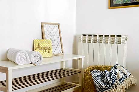 Family Room (4 Twin Beds)