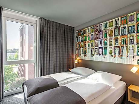 Family Room (3 adults + 1 children)