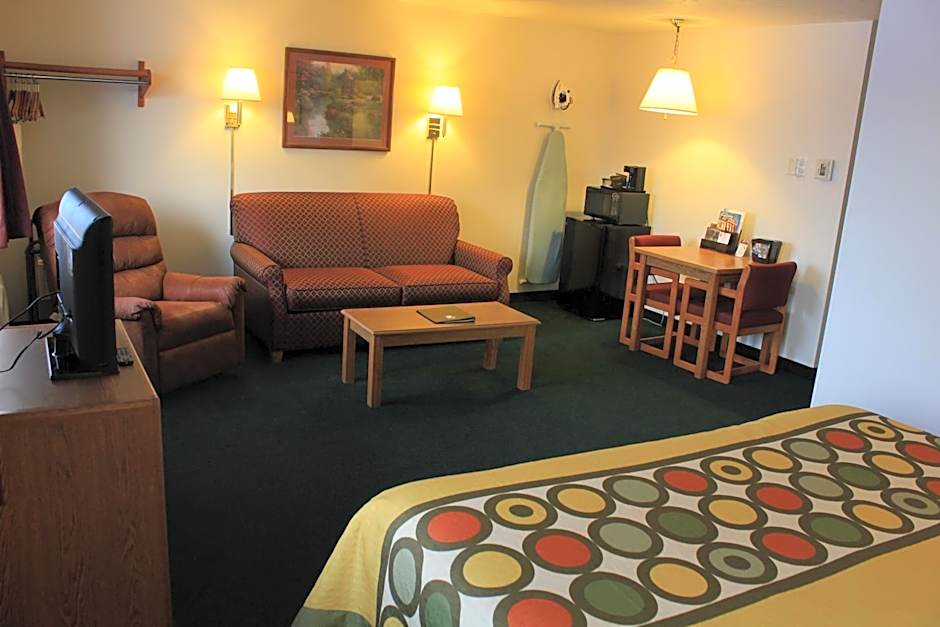 Super 8 by Wyndham Antigo