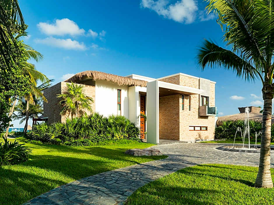 Azul Villa Esmeralda, by Karisma