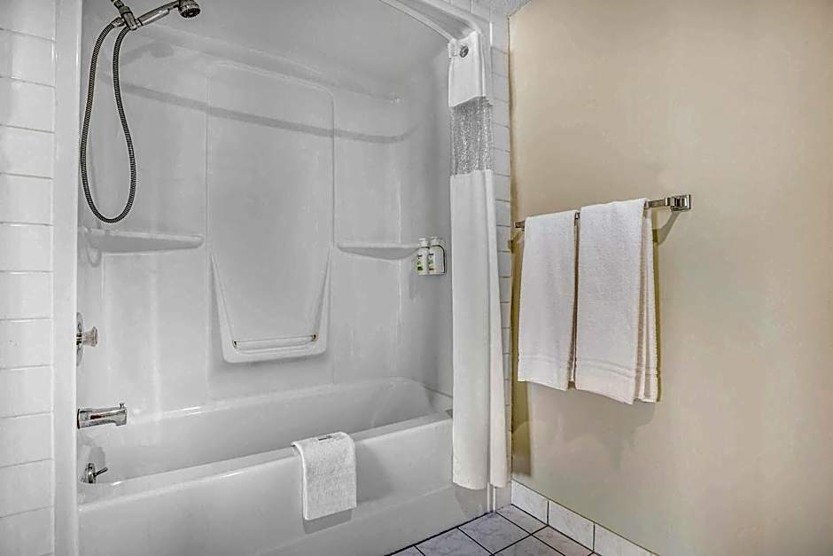 Days Inn by Wyndham Golden