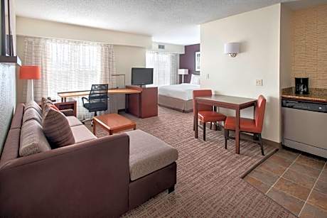 Studio, 1 Queen Bed with Sofa bed (Hearing Accessible) (1 Queen Bed and 1 Double Sofa Bed)