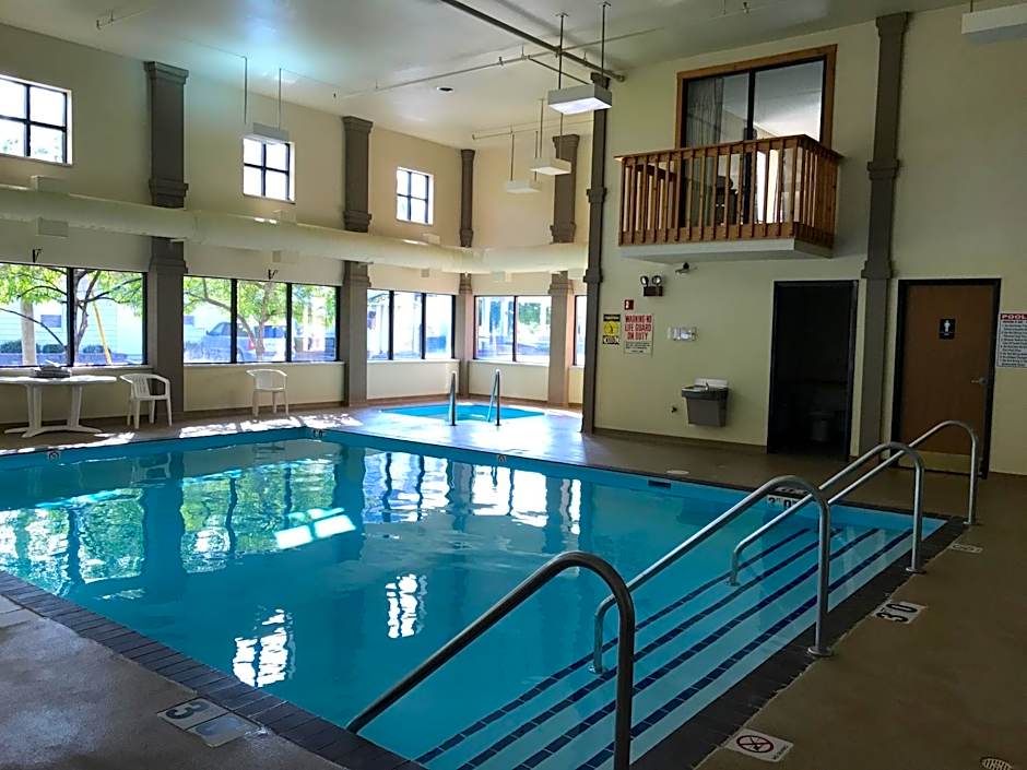 Econo Lodge Inn & Suites