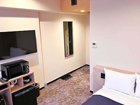 Single Room - Non-Smoking - Small Dog Friendly