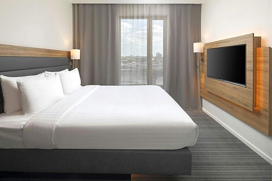 Moxy by Marriott London Excel