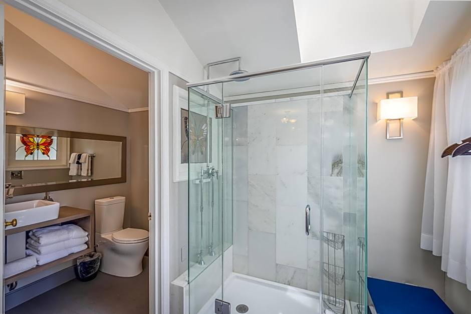 Nantucket Whale Inn, Half Moon Bay