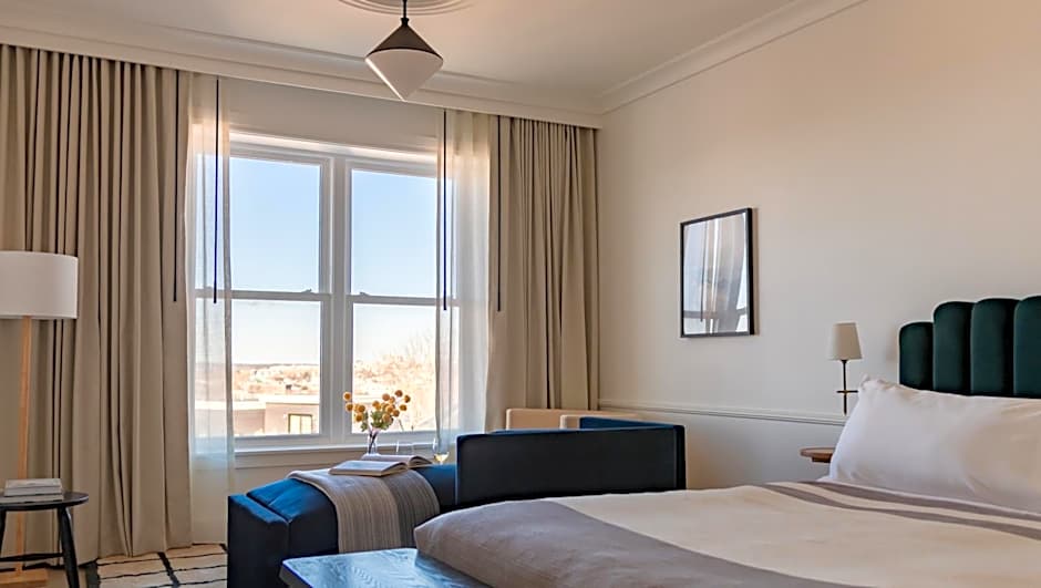 Longfellow Hotel
