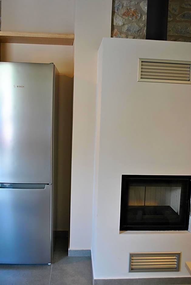 Petras Gi - Stone Houses