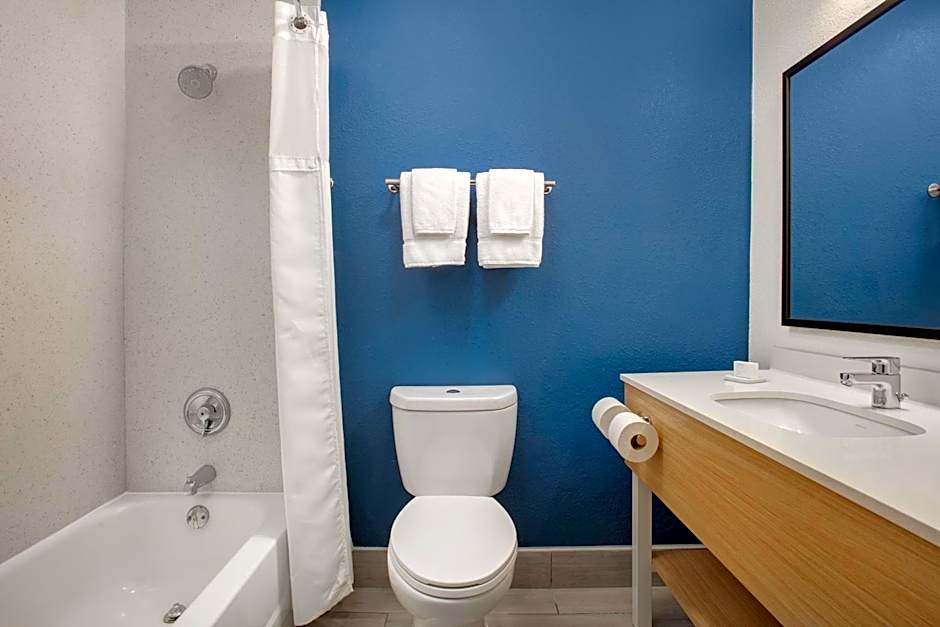 Spark by Hilton Atlanta Cumberland Ballpark