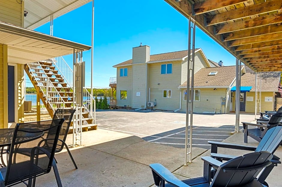 Fresh Coast Motel