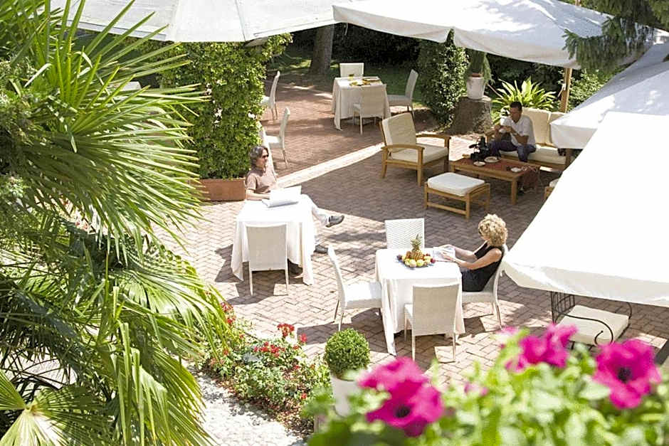 Park Hotel Ai Pini & Restaurant Ai Pini