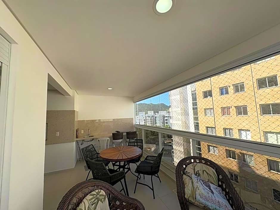 cód 55 - Apartamento no melhor condomínio da praia