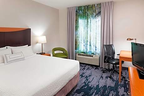 King Room with Roll-in Shower - Mobility and Hearing Accessible