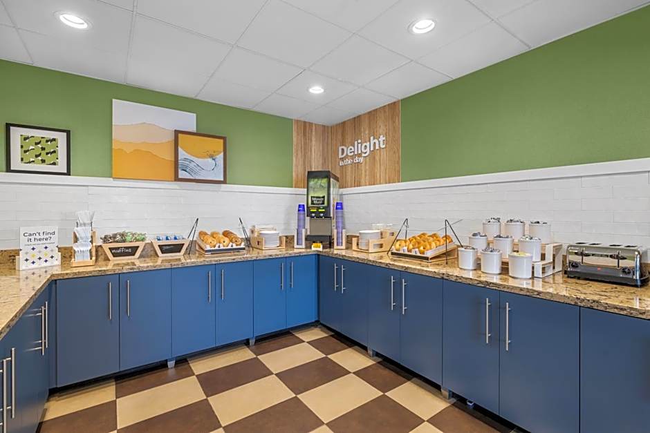 Spark by Hilton Bakersfield Central