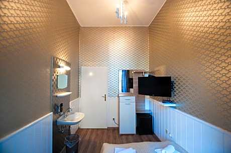 Double - Shared Bathroom