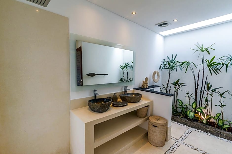 Villa Saha - Elegant 3-Bedroom in Seminyak