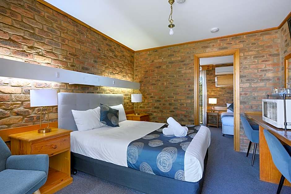 The Settlement Historic Hotel