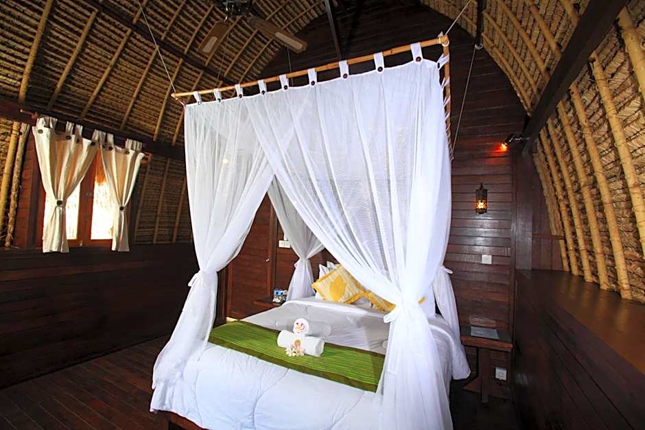 Sunset Coin Lembongan