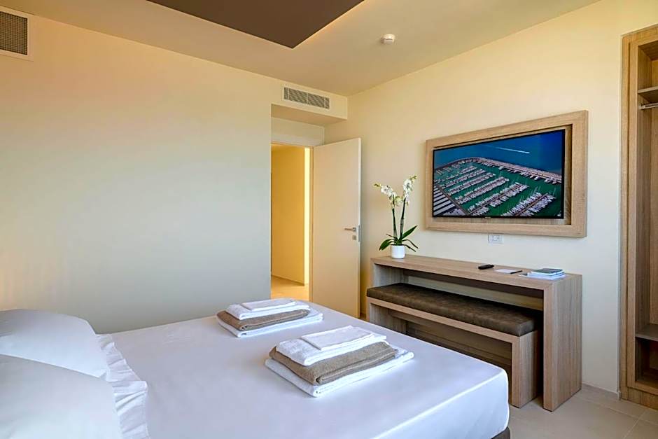 Palace Lido Hotel & Suites