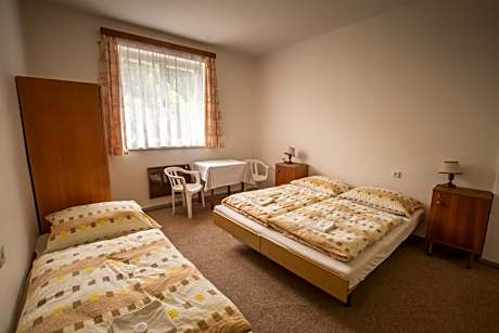 Economy Triple Room with Shared Bathroom