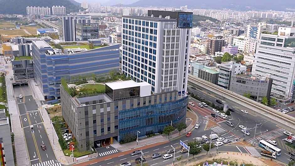I Square Hotel