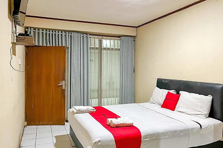 RedDoorz near Sukabumi Station 2