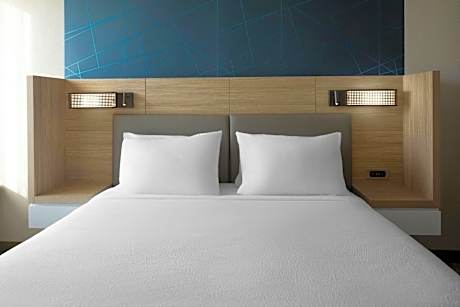 King Suite with Roll-In Shower and Trundle Sofa - Mobility Access/Hearing Accessible