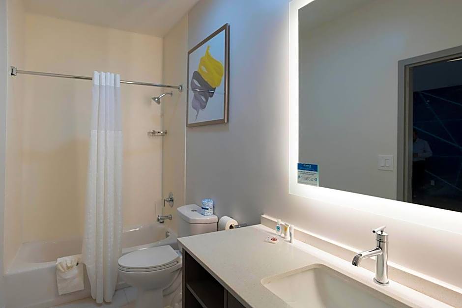 Comfort Inn & Suites River City Decatur