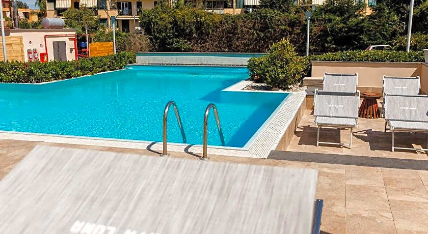 La Costiera Hotel