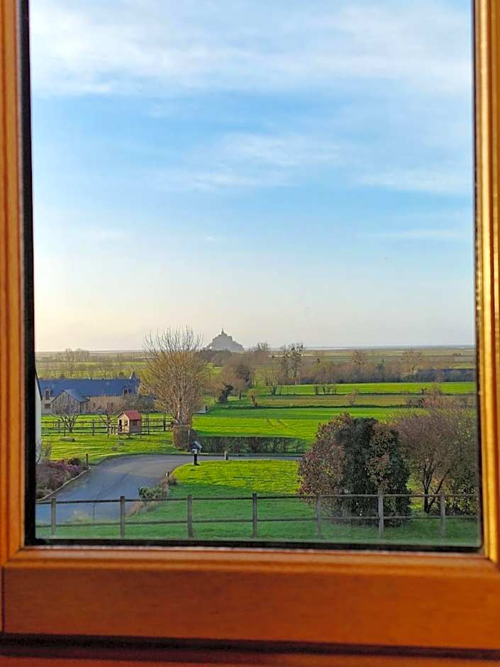 L'Aurore de la Baie, vue sur le Mont-Saint-Michel