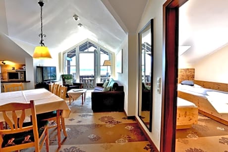 2 Bedroom Apartment, Lake View