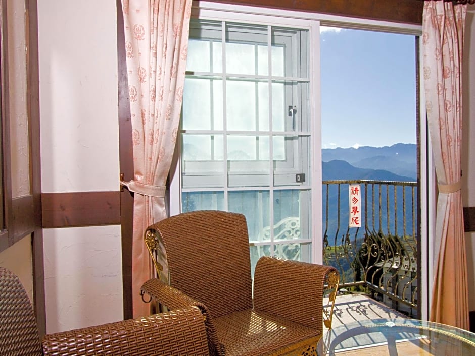 Maple Leaf Holiday Villa