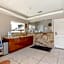 Diamond Bell Inn & Suites
