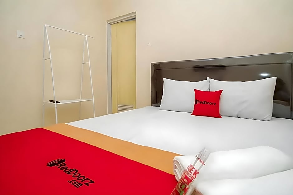 RedDoorz near Stasiun Tangerang