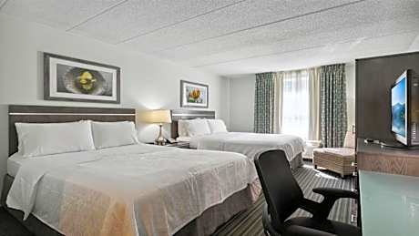 Standard Queen Room with Two Queen Beds and Mobility Accessible Tub