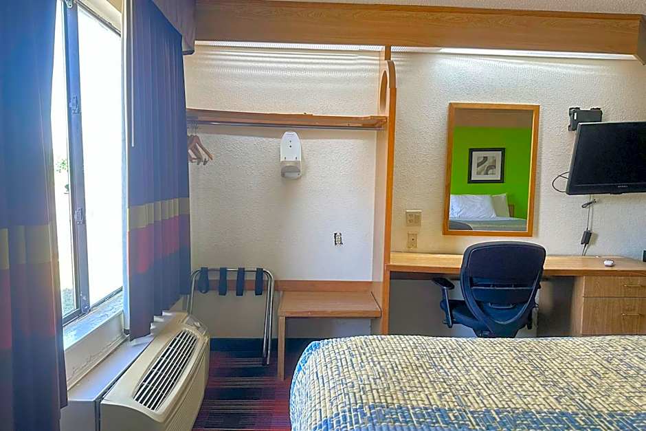 Classic Inn By OYO I- 240 Near Memphis Airport