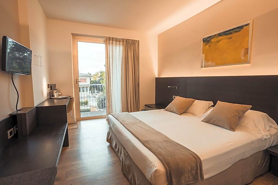 Photo 1 of 5 of 1 Double Bed or 2 Beds