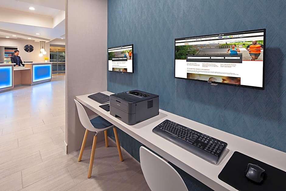 Holiday Inn Express Hollywood Walk of Fame By IHG