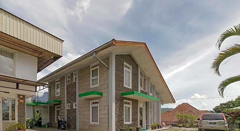 RedDoorz near Jam Gadang Syariah Bukit Tinggi