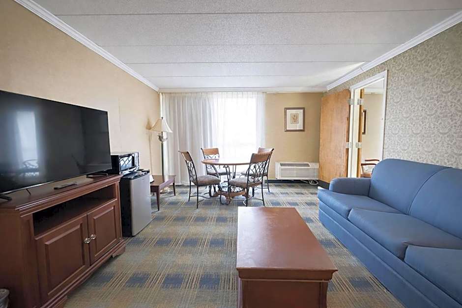 Riverview Inn & Suites