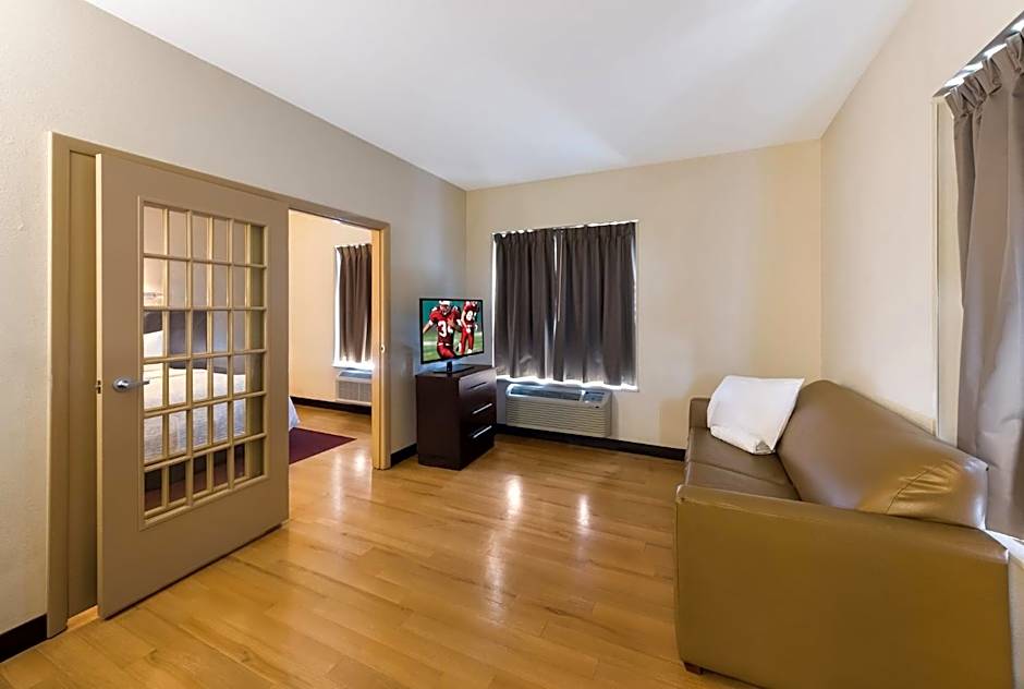 Red Roof PLUS+ Columbus Downtown- Convention Center