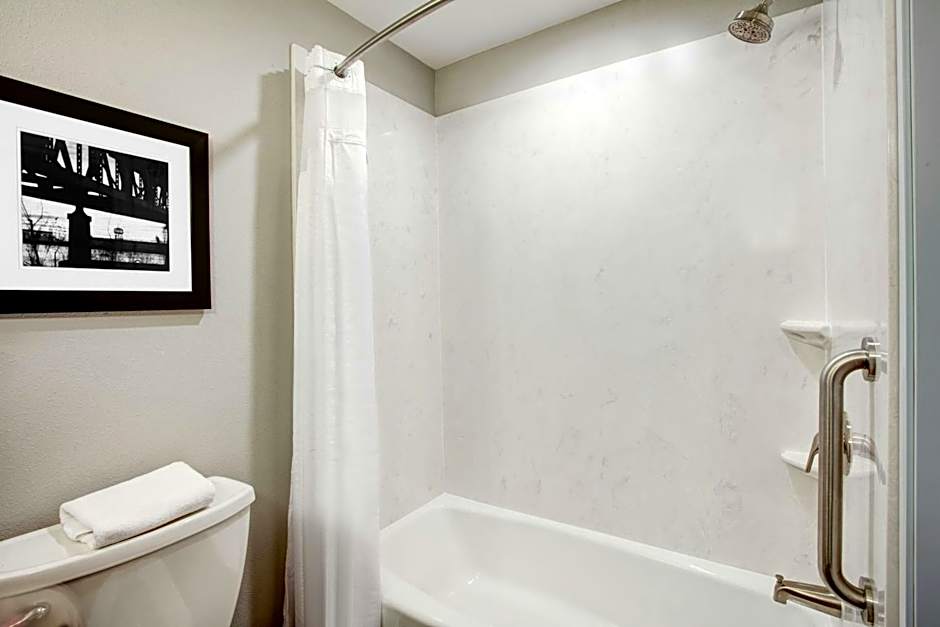 Holiday Inn & Suites Lafayette North by IHG
