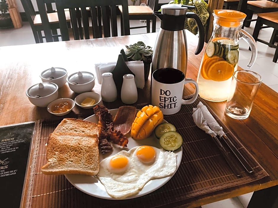 Everyday Sunday Hotel & Cafe