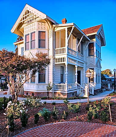 The JD Hyde Historic Inn
