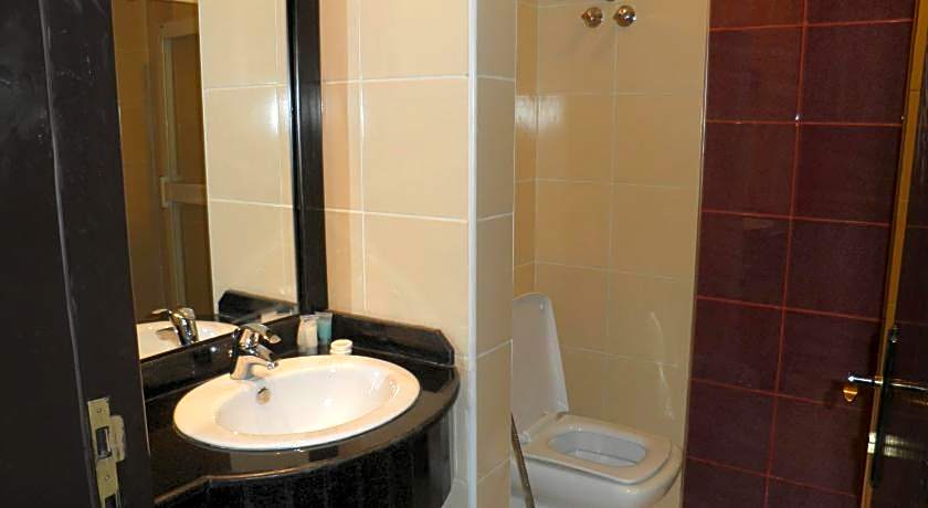 Marina Royal Hotel Suite