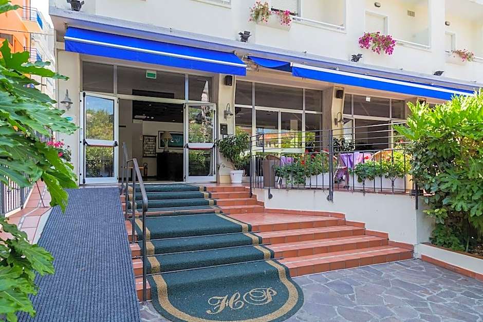 Hotel Plaza con piscina