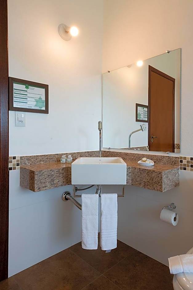 Pousada Além das Formas - Acesso a cachoeiras e gruta encantada