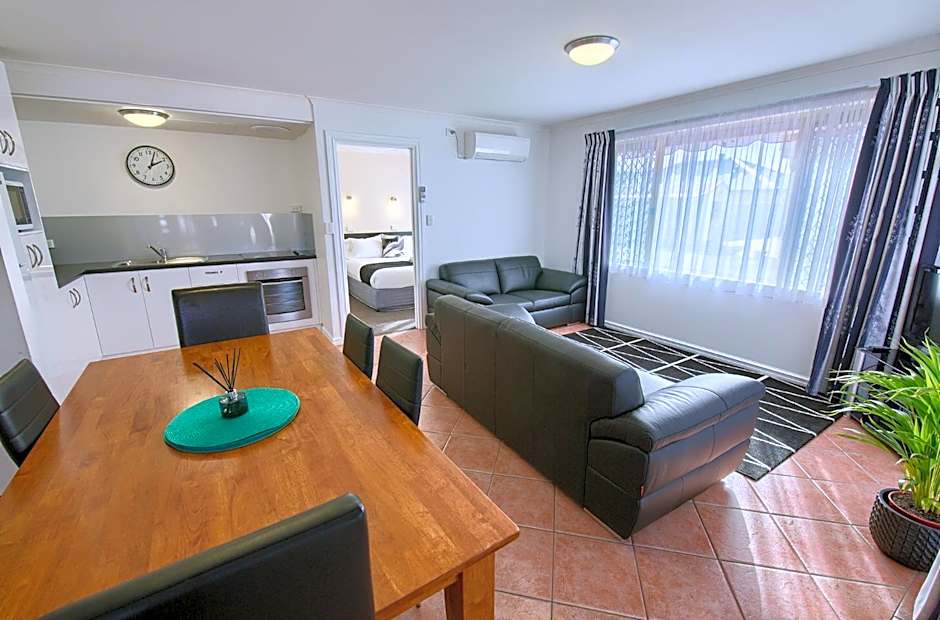 Pelicans Albany Middleton Beach